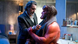 Prof. Broom (Ian McShane) und Hellboy (David Harbour)