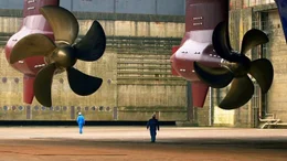 Das Kreuzfahrtschiff erreicht eine Spitzengeschwindigkeit von gut 45 Stundenkilometern. F&uuml;r seinen Antrieb sorgen drei gro&szlig;e Edelstahlpropeller, die unter dem Rumpf des Schiffes angebracht sind. Diese wurden im M&auml;rz 2016 auf die Antriebsgondeln montiert. Jeder der Propeller hat einen Durchmesser von mehr als sechs Metern und wiegt rund 26 Tonnen.