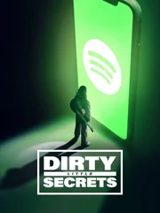 Jeder hütet ein Geheimnis. Manche dürfen geheim bleiben. Andere gehen uns alle an. “Dirty Little Secrets” blickt in drei Folgen hinter die Kulissen der glitzernden Musikwelt und erzählt von Deals und schmutzigen Tricks der Mächtigen. - Ein Mann mit einer Gitarre über der Schulter steht vor einem überdimensionalen Handy mit dem grünen Spotify-Emblem. Das Handy wirkt wie eine Eingangstür für den Musiker. (Key-Visual der Staffel - Symbol-Grafik). Jeder hütet ein Geheimnis. Manche dürfen geheim bleiben. Andere gehen uns alle an. “Dirty Little Secrets” blickt in drei Folgen hinter die Kulissen der glitzernden Musikwelt und erzählt von Deals und schmutzigen Tricks der Mächtigen. - Ein Mann mit einer Gitarre über der Schulter steht vor einem überdimensionalen Handy mit dem grünen Spotify-Emblem. Das Handy wirkt wie eine Eingangstür für den Musiker. (Key-Visual der Staffel - Symbol-Grafik).