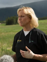 Field Producer, Amy Elkins, and crew interview Dr. Dee in regards to Tony's horse Red at S&K Farms. Field Producer, Amy Elkins, and crew interview Dr. Dee in regards to Tony's horse Red at S&K Farms.