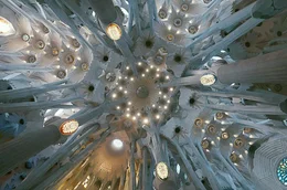 Barcelonas weltber&uuml;hmtes Wahrzeichen &ndash; die Sagrada Fam&iacute;lia soll 2026 fertiggestellt werden und ist der Ort der Auff&uuml;hrung von Mozarts Requiem.