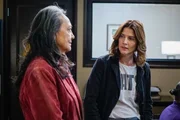 Tantoo Cardinal (Sue Lynn Blackbird), Cobie Smulders (Dex Parios).