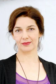 Martina Maurer (Julia Lenders).