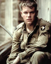 Der junge Fallschirmj&auml;ger Private James Ryan (Matt Damon) ist der einzige von vier Br&uuml;dern, der im Kampf gegen die Deutschen sein Leben noch nicht verloren hat. Doch einen einzelnen Soldaten im Krieg zu finden, das ist leichter gesagt als getan ...