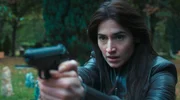 Hauptkommissarin Maria Melnik (Deleila Piasko) mit erhobener Waffe. Hauptkommissarin Maria Melnik (Deleila Piasko) mit erhobener Waffe.