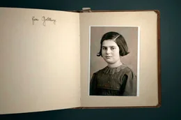 Das Poesiealbum der damals 9j&auml;hrigen Eva Goldberg zeichnet die Stationen ihrer Flucht bis nach Amerika nach.