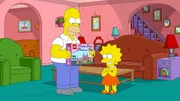Homer (l.) schenkt Lisa (r.) ein Spiel, das er im Laden des Comicverk&auml;ufers erworben hat. Nur eine von vielen Aktionen, mit denen er sich die Liebe seiner Tochter sichern will, denn seit sie gr&ouml;&szlig;er geworden ist und lieber mit ihren Freundinnen als mit ihm spielt, hat er Angst, sie zu verlieren ...