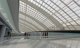 Der Flughafen Peking ist einer der Bausteine, auf die sich Fosters Ruhm als Architekt begr&uuml;ndet.