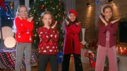 Viktoria, Nika, Laura und Sophia singen ihren Weihnachtssong.