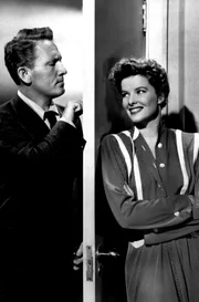 Katharine Hepburn (als Jamie Rowan) und Spencer Tracy (als Pat Jamieson) in Zu klug f&uuml;r die Liebe, ihrem dritten gemeinsamen Film