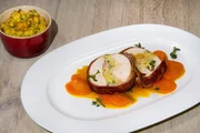 Richard Rauch: Roulade vom Hendl, Rohschinken, Karotten-Ingwer-Gem&uuml;se.