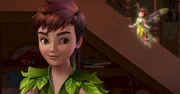 Peter Pan und die Fee Tinker Bell wollen die drei Darling-Kinder abholen, um mit ihnen nach NImmerland zu fliegen. Peter Pan und die Fee Tinker Bell wollen die drei Darling-Kinder abholen, um mit ihnen nach NImmerland zu fliegen.