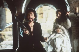Der Sheriff von Nottingham (David Rickman, l.) will die sch&ouml;ne Marian (Mary Elizabeth Mastrantonio, r.) gegen ihren Willen heiraten, um so Erben k&ouml;niglichen Blutes zu erhalten, die Tr&auml;ger einer neuen Dynastie in England werden sollen ...