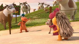 Der kleine Drache Kokosnuss hat eine super Idee, wie man das wertvolle Feuergras aus den Klauen der Fressdrachen zur&uuml;ckholen kann. Matilda, Oskar und sein K&auml;lbchen Steaky nebst der gesamten Rinderherde sind sich nicht so sicher, dass der Plan funktionieren wird.