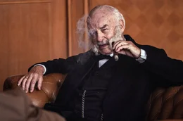 Carl Laeisz (Charles Brauer) ist fasziniert von der Idee, Linien-Schiffe k&uuml;nftig f&uuml;r Kreuzfahrten einzusetzen.