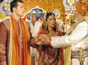 Der Maharadscha (Frank Hoffmann, rechts) segnet die Beziehung seines Sohnes Shandro (Erol Sander) mit der jungen Nadine (Katja Woywood). Der Maharadscha (Frank Hoffmann, rechts) segnet die Beziehung seines Sohnes Shandro (Erol Sander) mit der jungen Nadine (Katja Woywood).