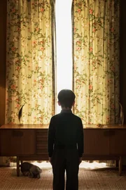 Nichts ist was es scheint: James Quinn Markey als Chris O’Neill. Nichts ist was es scheint: James Quinn Markey als Chris O’Neill.