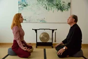 Gundula Bundschuh (Andrea Sawatzki, l.) holt sich Rat bei ihrem Therapeuten (Uwe Ochsenknecht, r.). Gundula Bundschuh (Andrea Sawatzki, l.) holt sich Rat bei ihrem Therapeuten (Uwe Ochsenknecht, r.).