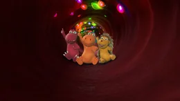 Der kleine Drache Kokosnuss, Oskar und Matilda lassen sich selbst im Schlund eines Schlucklochs nicht die Laune verderben.