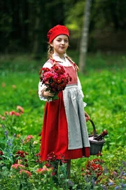 hr-fernsehen ROTKÄPPCHEN, Märchenfilm, Deutschland 2012, Buch: Thomas Brinx und Anja Koemmerling, Regie: Sibylle Tafel, am Sonntag (31.03.13) um 11:00 Uhr. Rotkäppchen (Amona Aßmann).