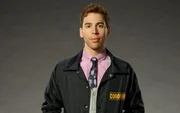 Mick English (Jordan Gavaris)