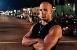 Es ist Nacht in Los Angeles. Am Start stehen getunte Autos, die jede Sekunde zu einem illegalen Autorennen starten. Unter den Fahrern ist Dominic Toretto (Vin Diesel), Anf&uuml;hrer einer Stra&szlig;engang, der bisher immer als Sieger hervorging ...