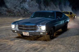 In seinem 1970 Chevy Chevelle schmuggelt Dom Drogen &uuml;ber die mexikanische Grenze ...