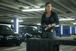 Ist Agent Riley (Gina Carano) wirklich die Bundesagentin, f&uuml;r die sie sich ausgibt?; Ist Agent Riley (Gina Carano) wirklich die Bundesagentin, f&uuml;r die sie sich ausgibt?