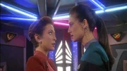 Kira Nerys (Nana Visitor) und Jadzia Dax (Terry Farrell)