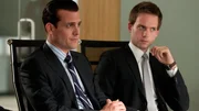 Im Fall um millionenschweren Insiderhandel steht viel auf dem Spiel – und ein Verdacht bringt Harvey (Gabriel Macht, l.) und Mike (Patrick J. Adams, r.) auf eine neue Spur.