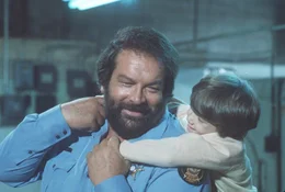 Ein unschlagbares Team: Sheriff Craft (Bud Spencer, l.) und sein au&szlig;erirdischer Pflegesohn Charly (Cary Guffey, r.) ...