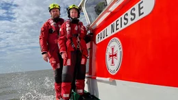 Ehrenamt auf hoher See: Matthias seine Tochter Smilla sind als Seenotretter an der Nordseek&uuml;ste im Einsatz.