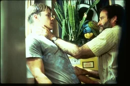 Nach einer Schl&auml;gerei wird Will (Matt Damon, links) dazu verurteilt, Therapiestunden zu nehmen. Der Psychologe Sean Maguire (Robin Williams) soll ihm helfen. Doch gleich in ihrer ersten Stunde provoziert ihn Will derart, dass Sean an seine Grenzen kommt.