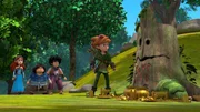 Ein sprechender Baumstumpf versetzt den Sherwood Forest in Aufregung. Ob Robin (r.) hinter sein Geheimnis kommt? Marian (l.), Tuck (2.v.l.) und Little John (2.v.r.) sind gespannt.
