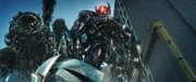Der neue Anf&uuml;hrer der Decepticons, der ein&auml;ugige Roboter Shockwave, bl&auml;st zur alles entscheidenden Schlacht ...