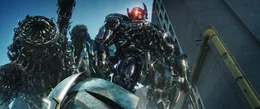 Der neue Anf&uuml;hrer der Decepticons, der ein&auml;ugige Roboter Shockwave, bl&auml;st zur alles entscheidenden Schlacht ...