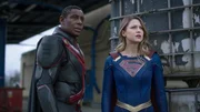 Hank Henshaw alias J'onn J'onzz (David Harewood, l.); Kara alias Supergirl (Melissa Benoist, r.)