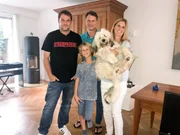 V.l.: Martin Rütter, Kai, Tilman (vorne), Tibet Terrier Boomer und Dorothee V.l.: Martin Rütter, Kai, Tilman (vorne), Tibet Terrier Boomer und Dorothee