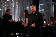 Detective Mac Taylor (Gary Sinise) hat einen stressigen Tag hinter sich, es mussten drei Mordfälle gelöst werden. Doch nun kann er den Abend des Valentinstags genießen. Detective Mac Taylor (Gary Sinise) hat einen stressigen Tag hinter sich, es mussten drei Mordfälle gelöst werden. Doch nun kann er den Abend des Valentinstags genießen.