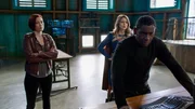 (im Uhrzeigersinn) Alex Danvers (Chyler Leigh); Kara alias Supergirl (Melissa Benoist); Hank Henshaw (David Harewood)