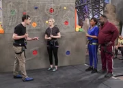 (v.l.n.r.) Dave Johnson (Max Greenfield); Gemma Johnson (Beth Behrs); Tina Butler (Tichina Arnold); Calvin Butler (Cedric the Entertainer)