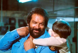 Ein unschlagbares Team: Sheriff Craft (Bud Spencer, l.) und sein au&szlig;erirdischer Pflegesohn Charly (Cary Guffey, r.) ...