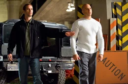 Bei seinen Ermittlungen zu einem Drogenboss trifft Brian (Paul Walker, l.) seinen alten Kumpel Dom (Vin Diesel, r.) wieder und muss gezwungenerma&szlig;en mit ihm zusammenarbeiten ...