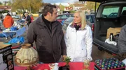Hardy und Miriam auf dem Flohmarkt.