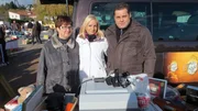 Von links: Elsbeth, Miriam und Hardy auf dem Flohmarkt.