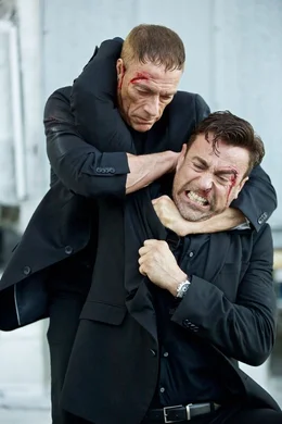 Phillip (Jean-Claude Van Damme, l.), Radovan Brokowski (Daniel Bernhardt)  Die Verwendung des sendungsbezogenen Materials ist nur mit dem Hinweis und Verlinkung auf TVNOW gestattet.