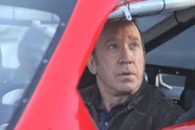 Im Gegenzug dafür, dass Mike (Tim Allen) den Rennwagen von Nascar-legende Tony Stewart fahren kann, lässt er den Rennfahrer hinter dem Steuer seines Pick-Ups Platz nehmen ... Im Gegenzug dafür, dass Mike (Tim Allen) den Rennwagen von Nascar-legende Tony Stewart fahren kann, lässt er den Rennfahrer hinter dem Steuer seines Pick-Ups Platz nehmen ...