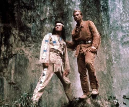 Winnetou (Pierre Brice, l.) und sein Freund Old Shatterhand (Lex Barker, r.) wissen zu verhindern, dass der legend&auml;re Schatz im Silbersee in falsche H&auml;nde ger&auml;t ...