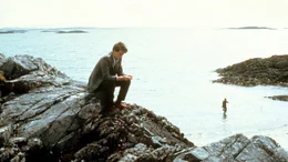 Danny Oldsen (Peter Capaldi, l.) wartet auf die Meeresbiologin Marina (Jenny Seagrove).