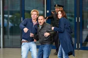 Paul (Daniel Roesner, l.), Semir (Erdogan Atalay) und Jenny (Katrin Heß) werden Zeugen, wie der Wagen des Oberbürgermeister-Kandidaten Martin Dorn - Jennys Vater - von einem Sprengsatz zerrissen wird... Paul (Daniel Roesner, l.), Semir (Erdogan Atalay) und Jenny (Katrin Heß) werden Zeugen, wie der Wagen des Oberbürgermeister-Kandidaten Martin Dorn - Jennys Vater - von einem Sprengsatz zerrissen wird...